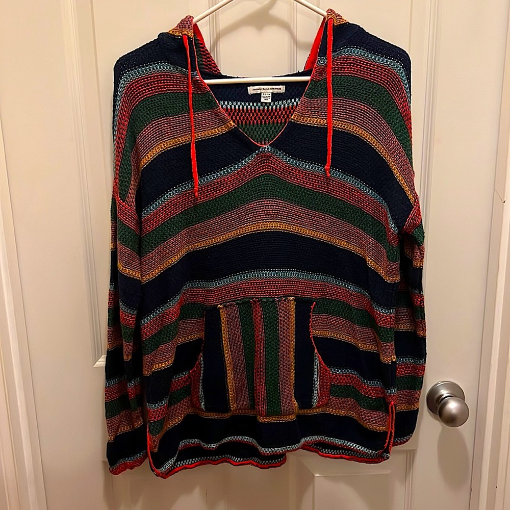 Preowned good condition knit sweater size s fits like m